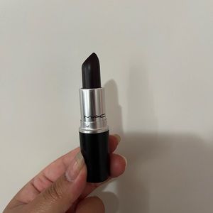 Mac Cosmetics matte lipstick in “Instigator”